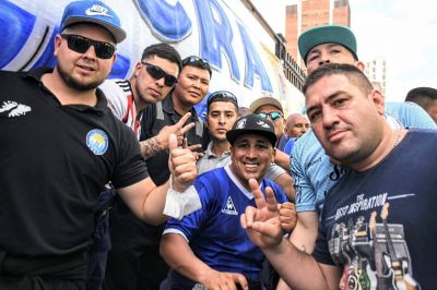 Iv�n Tobar vuelve a mostrar su capacidad de movilizaci�n y aspira a ganarle la iniciativa a �Pata� Medina para quedarse con el control de la Uocra La Plata