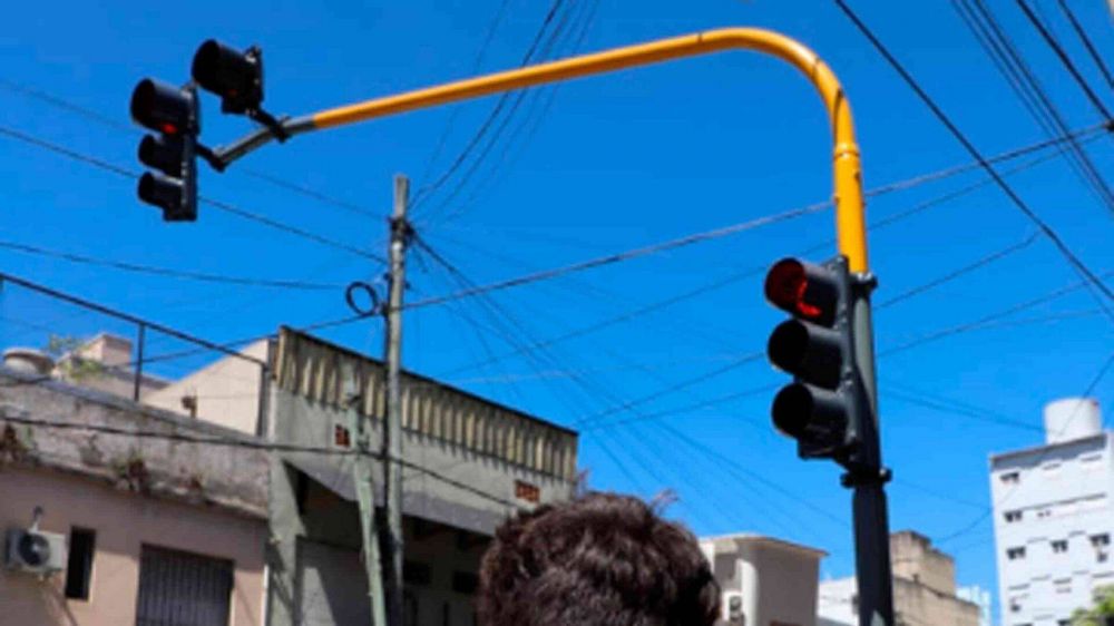 Lanús: instalan semáforos en esquinas de alto tránsito