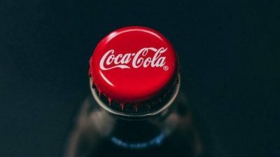 ¿Por qué la Coca-Cola es negra?