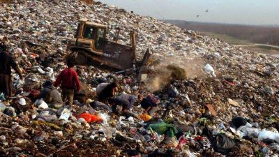 San Mart�n. Crisis Ambiental: El 96% de los residuos del AMBA, va a parar a Jos� Le�n Suarez