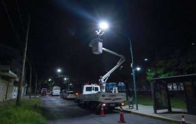 Vicente L�pez contin�a realizando el mantenimiento de luminarias