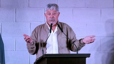Cama�o confirm� el quiebre del clan familiar, dijo tener �mucha pena�, pero acus� a Barrionuevo de militar una interna �criminal� y asegur�: �No le voy a dar un peso a Luis Barrionuevo�