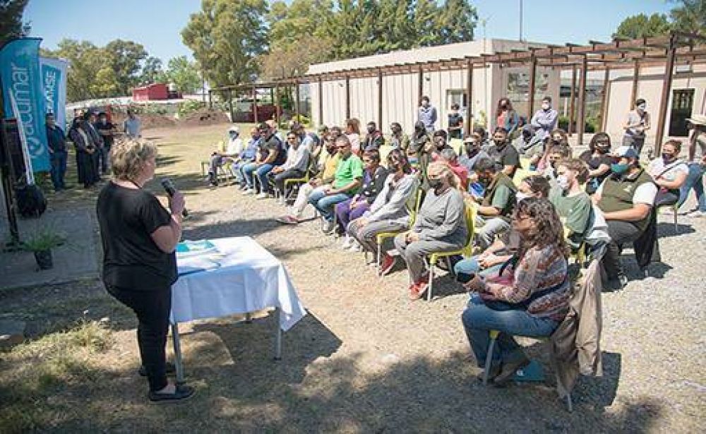 ACUMAR capacit� a integrantes de viveros municipales junto a CEAMSE