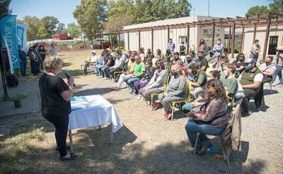 ACUMAR capacit� a integrantes de viveros municipales junto a CEAMSE