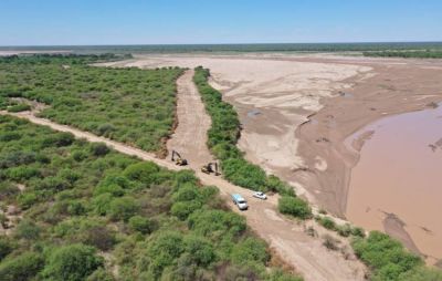 Río Pilcomayo: ejecutan paquete de obras aprovechando período de poca agua