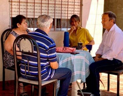Cascallares y Galmarini dialogaron con vecinos de Clayople tras la extensi�n de la red de agua potable