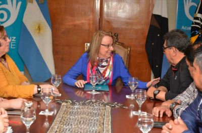 Alicia Kirchner pidió a Gerardo Martínez que intervenga ante enfrentamientos de facciones locales de la UOCRA
