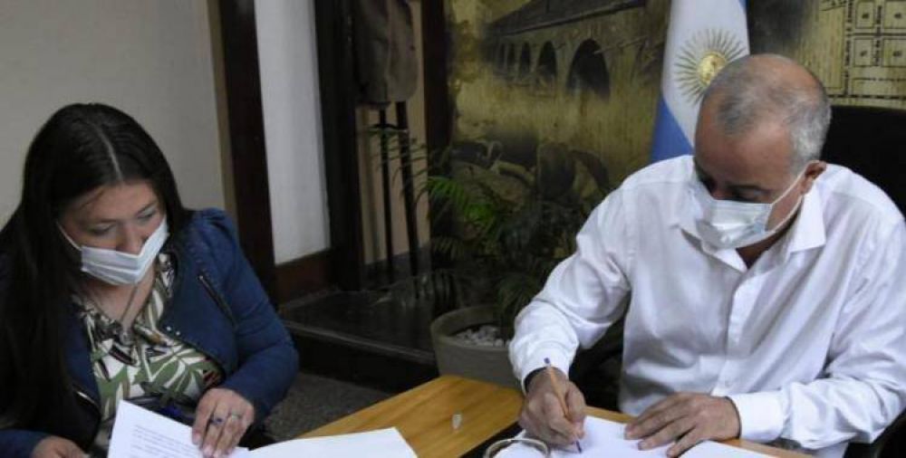Javier Noguera firmó un convenio de cooperación con el Movimiento Evita