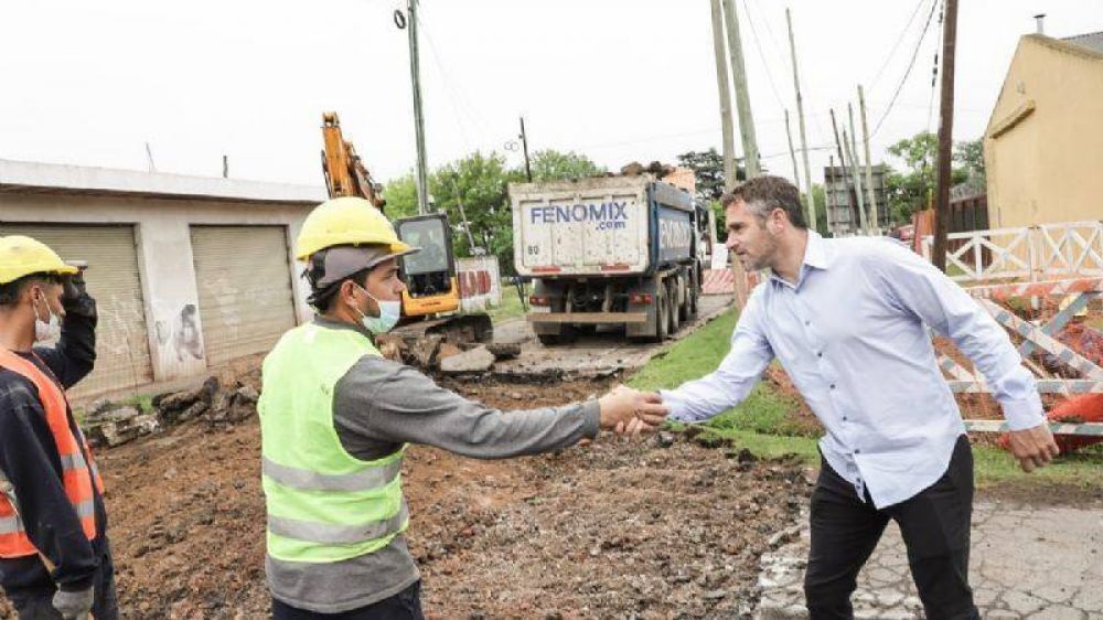 Achval recorri las obras del primer paso bajo a nivel ferroviario del distrito