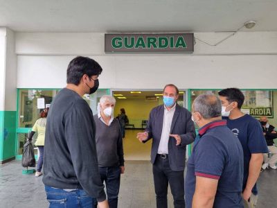 Recorrida de funcionarios provinciales por las obras que se realizan en el Hospital de Quilmes