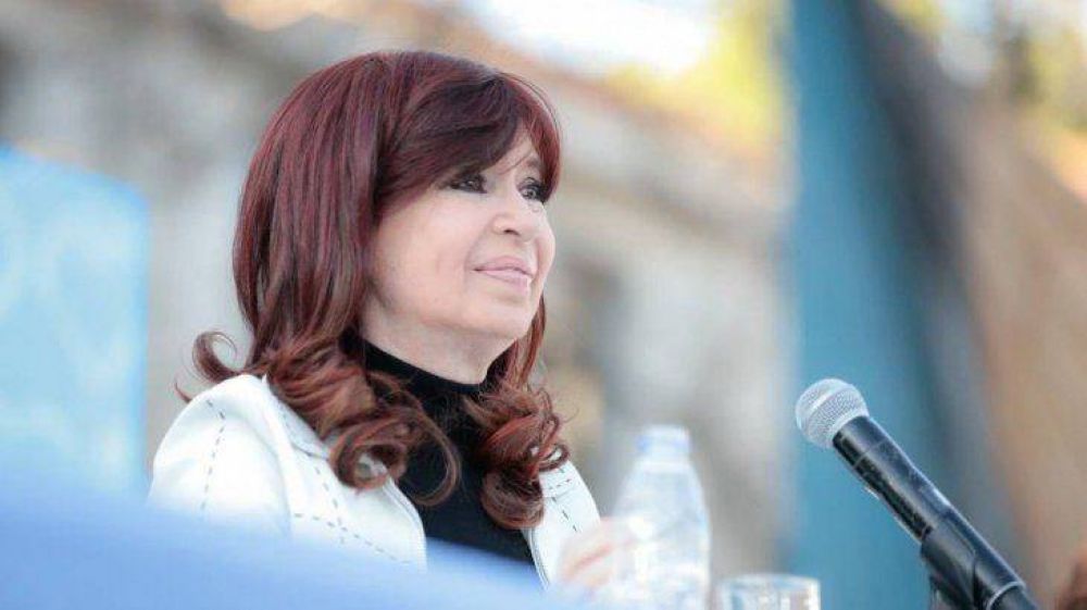 Hotesur: Cristina Kirchner y sus hijos Mximo y Florencia pidieron ser sobresedos