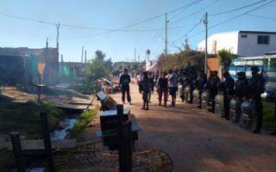 Protesta frente al Municipio de Escobar por familias desalojadas del barrio Stone: Reclaman tierras