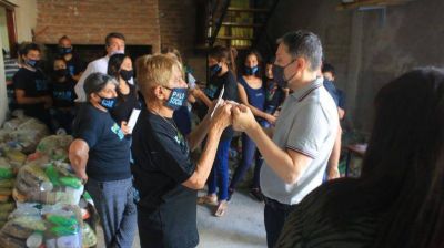 Gray junto a vecinas, vecinos e instituciones del barrio La Morita