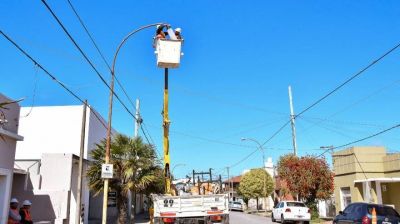 Quequén: Avanzan los recambios de luminarias en el ingreso a la ciudad