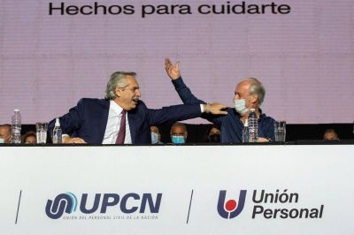 Alberto Fernández y los principales líderes sindicales juntos en la inauguración de un sanatorio de UPCN