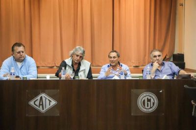 Moyano no descart� ubicar a �Manguera� en la conducci�n de la CGT para evitar un operativo desgaste a Pablo