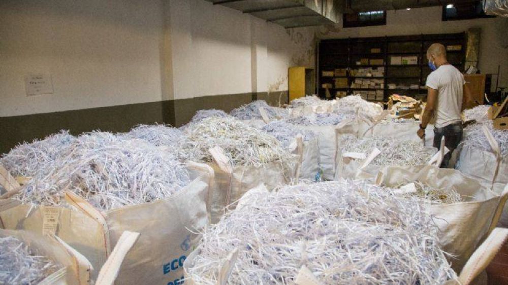 Córdoba reciclará 4 toneladas de papeles abandonados en el Registro Civil