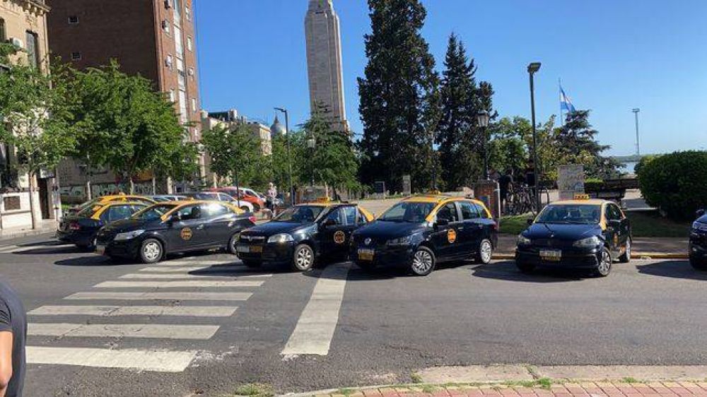 Tarifa de taxis: los dueños de licencias acusan a ediles de negar aumento por especulación electoral