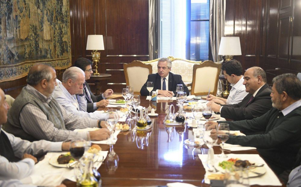 Sin el moyanismo, la CGT y los movimientos sociales se reunieron con el Presidente en la Casa Rosada