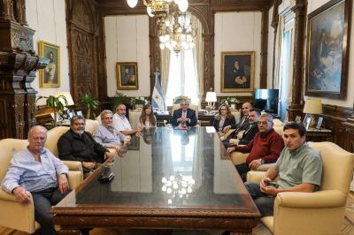 El gobierno prepara el despu�s de la elecci�n con respaldo de los sindicatos y movimientos sociales