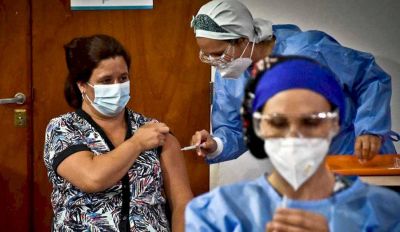 Hoy la Provincia comienza a aplicar terceras dosis contra la Covid