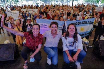  Mayra y Luana Volnovich encabezaron festejos en el Polideportivo