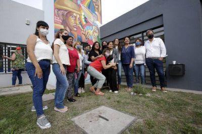 Cascallares visitó taller textil de emprendedoras que promueven el cuidado del ambiente