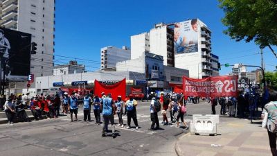 Protesta de colectiveros en el centro de Lomas de Zamora: cortan Hipólito Yrigoyen