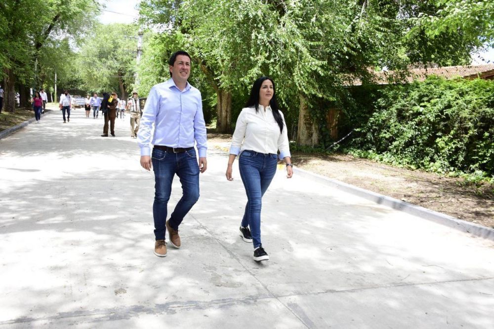 El da despus de las elecciones, Nardini y Correa inauguraron nuevos pavimentos