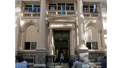 El acuerdo con el FMI desinflar� la tensi�n cambiaria, pero la City le apunta a la emisi�n