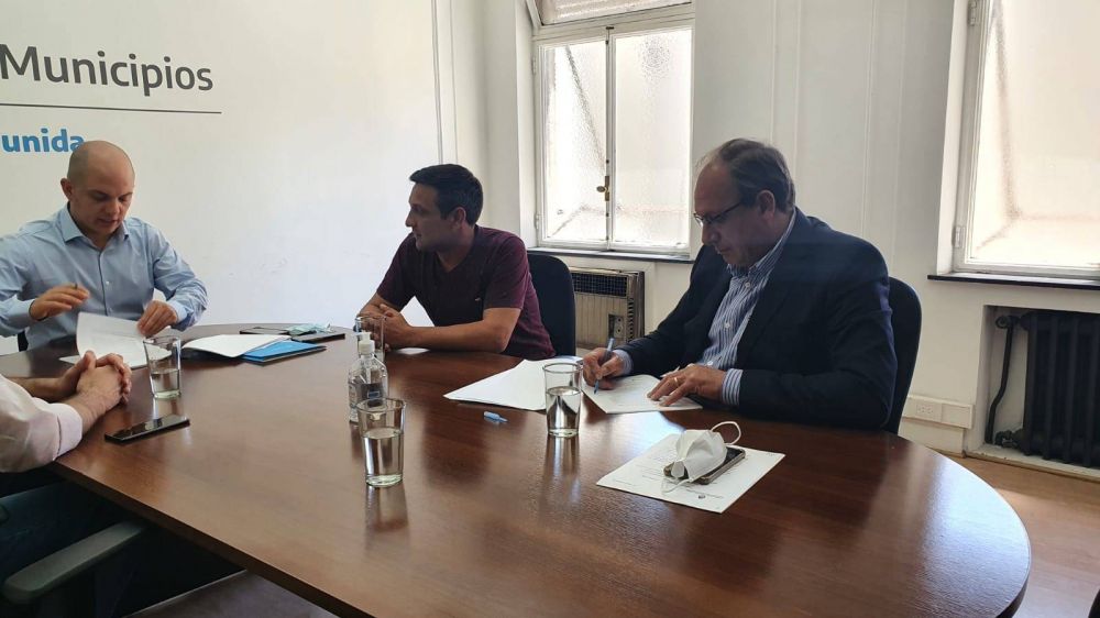 Gral Alvear: El Intendente Capra firmó el convenio para la llegada de un tomógrafo al Hospital Municipal