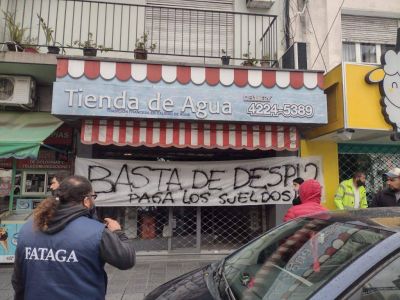 Trabajadores despedidos de Aguas Lagoguarde protestan en Quilmes Centro
