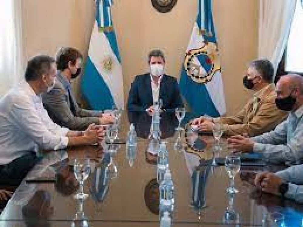 Uñac se reunió con autoridades de la Cámara Argentina de la Construcción Delegación San Juan