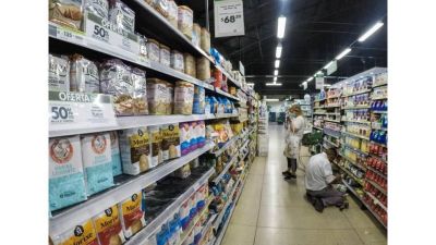 Aumentos de precios en alimentos, el objetivo de las empresas para bienes fuera de planes oficiales
