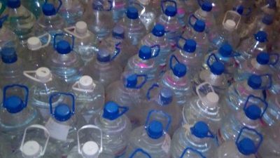 Juntaron más de mil litros de agua mineral en una caravana solidaria para llevar a Mogna