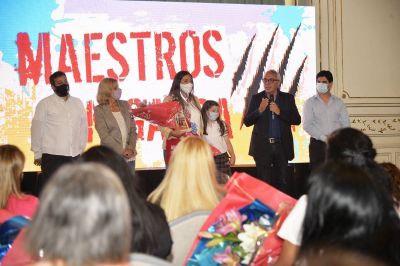 Julio Zamora destac� la labor de las y los docentes de Tigre que fueron elegidos a trav�s del programa municipal �Maestros con Garra�