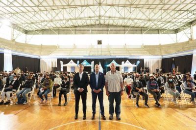 Insaurralde, Berni y Ach�val participaron de la jornada de inscripci�n de la Polic�a Bonaerense