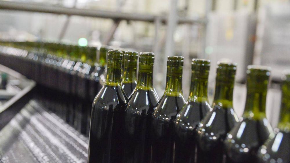 Compraron 1,5 millones de botellas para 35 bodegas pequeñas y medianas de Mendoza