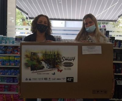 La farmacia del Sindicato Empleados de Comercio sorte un TV en su primer aniversario