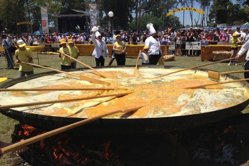 Proponen declarar como Provincial a la “Fiesta de la Omelette Gigante”