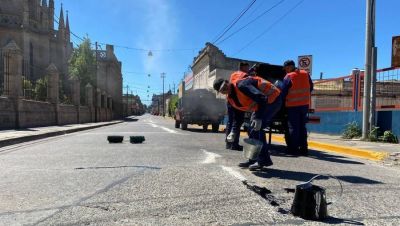 Luján: Realizan trabajos de sellado de juntas en la zona céntrica