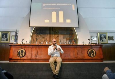 Guzm�n prometi� que no habr� ajuste, que se priorizar�n la recuperaci�n, el trabajo y los salarios y se llev� el aval de la CGT para el acuerdo con el FMI