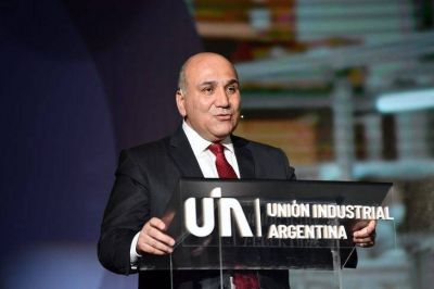 Reconciliado con UIA, Gobierno prometi� acuerdo con FMI y fue aplaudido por empresarios 