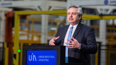 Marcha atrás de Alberto Fernández: finalmente irá a la conferencia de la UIA