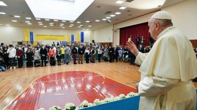 Vibrante encuentro de los jóvenes con el Papa en Atenas