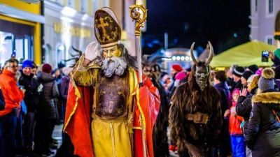 San Nicol�s y la historia de los temibles Krampus (demonios)