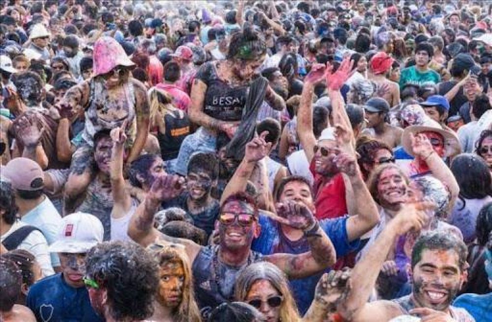 Duro golpe al carnaval y a los fiesteros en Salta: La medida que tomara Salud por la nueva ola