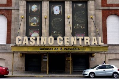Kicillof designó el pase a planta permanente de casi 500 empleados de Casinos