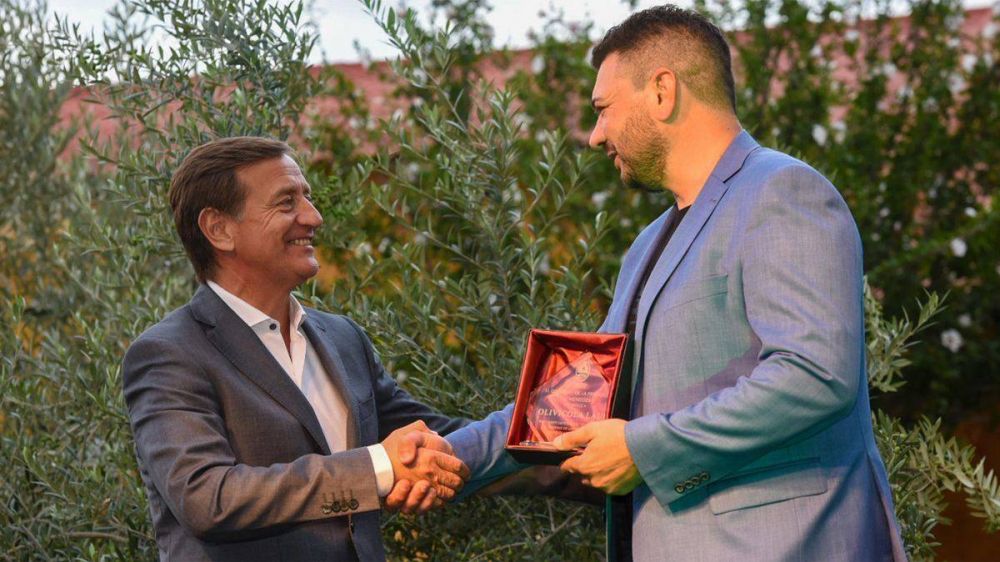 Rodolfo Suarez reconoci a la olivcola de la familia Milln por el primer puesto mundial