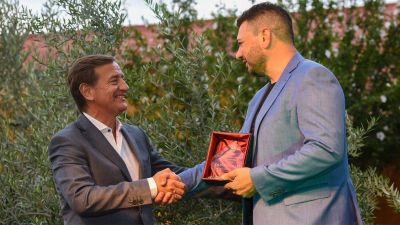 Rodolfo Suarez reconoció a la olivícola de la familia Millán por el primer puesto mundial